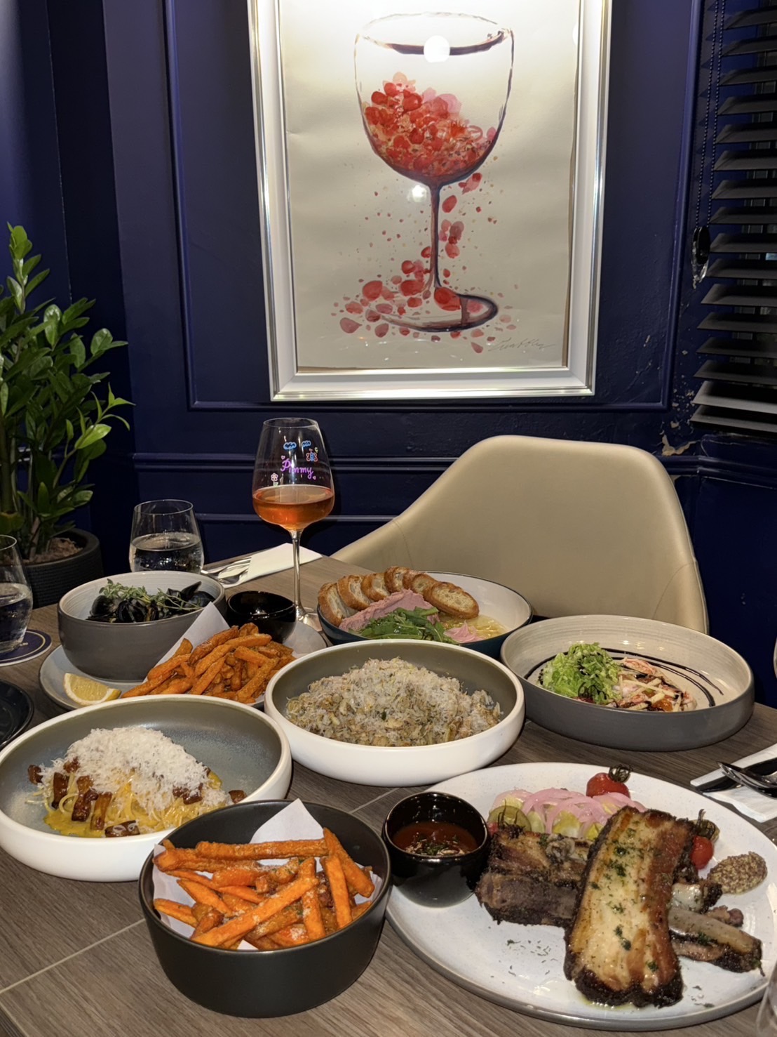 The Bottleman Wine Bar Sharing Set for 4 People + 1 Bottle of Wine (Premium)