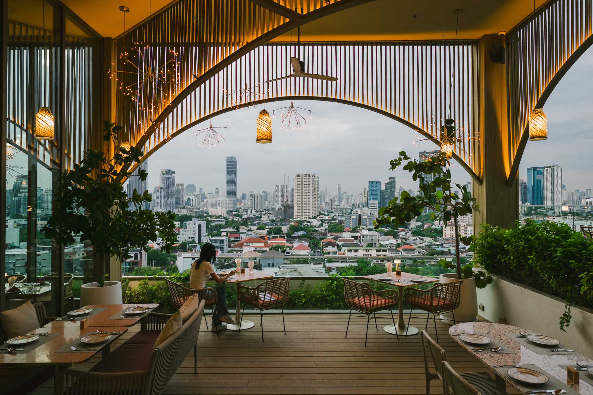โซล แอนด์ ลูน่า บีเคเค รูฟท็อป 1 Bar Bite + Free-flow Local Beer (2 Hours)