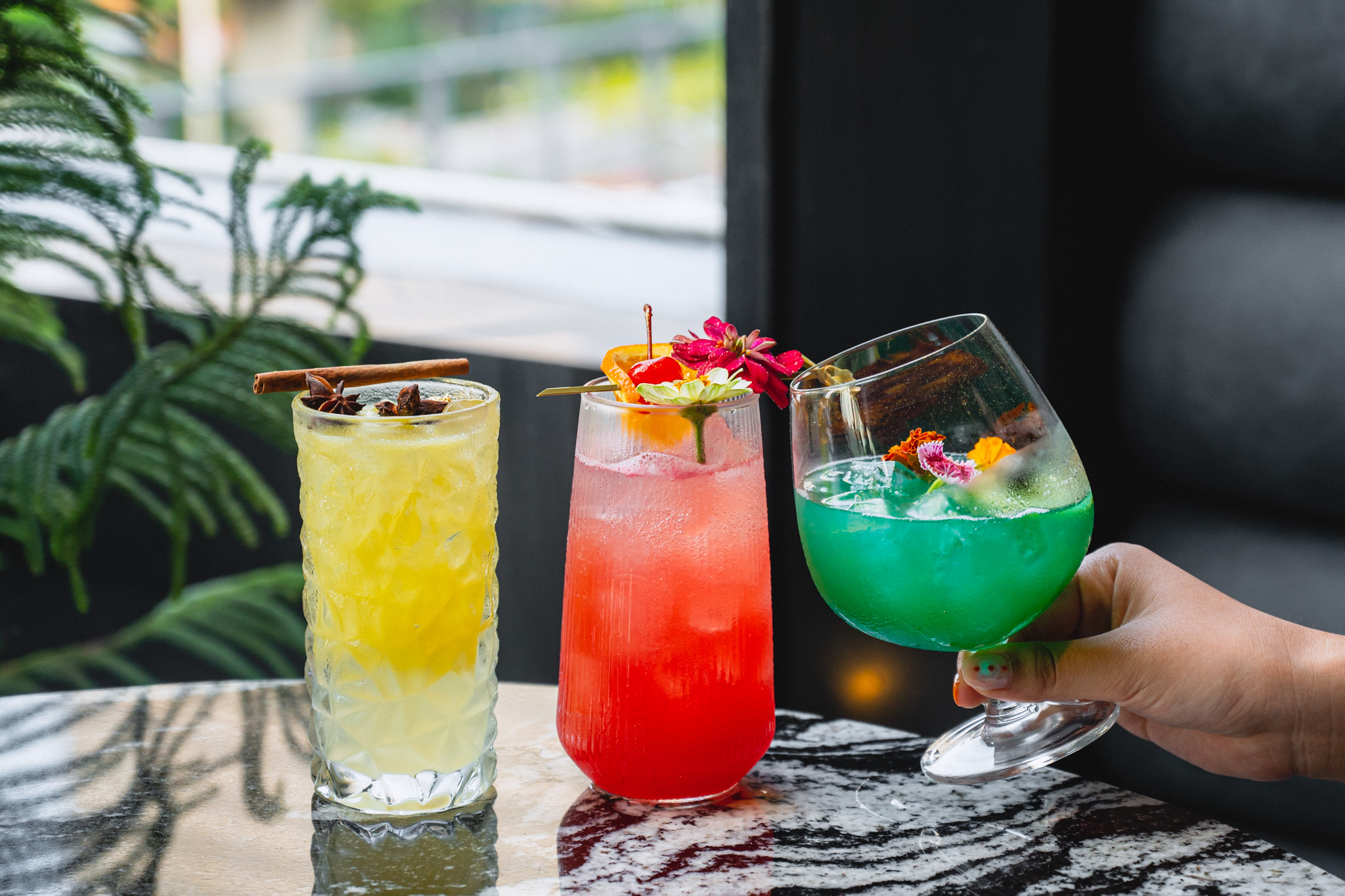 Glare Eatery & Bar 2 Dishes with Free Flow Cocktails (120 mins)