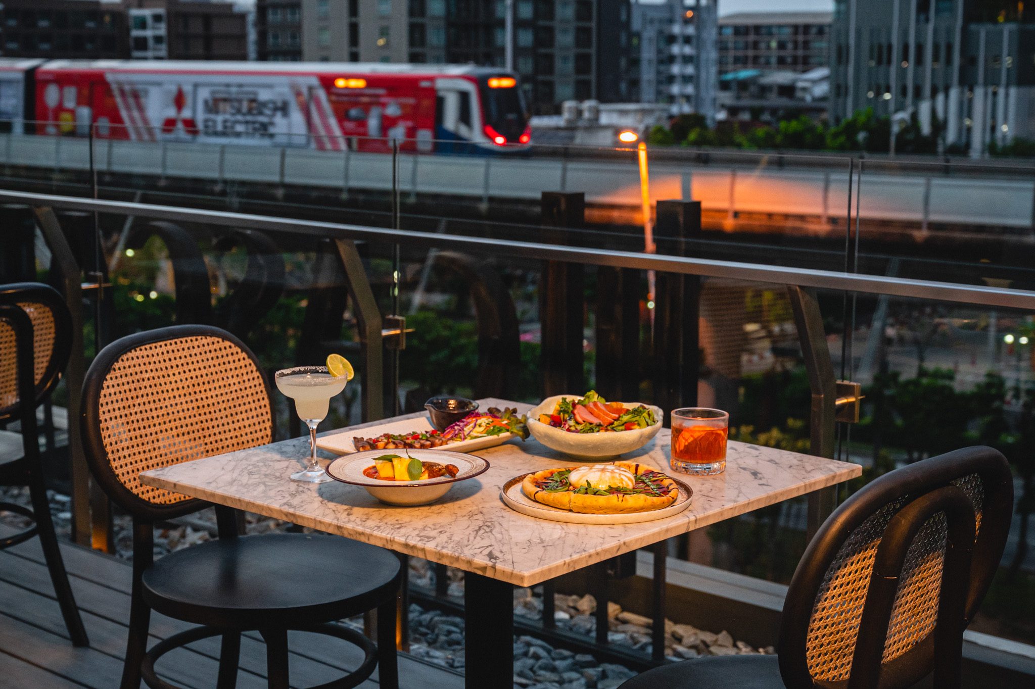 Glare Eatery & Bar 2 Dishes with Free Flow Beer (120 mins)
