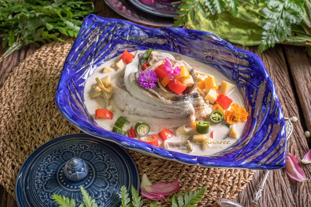 Kinnaree Restaurant Sukhumvit 8 Sip & Dine for 2 People with 1 bottle of Wine