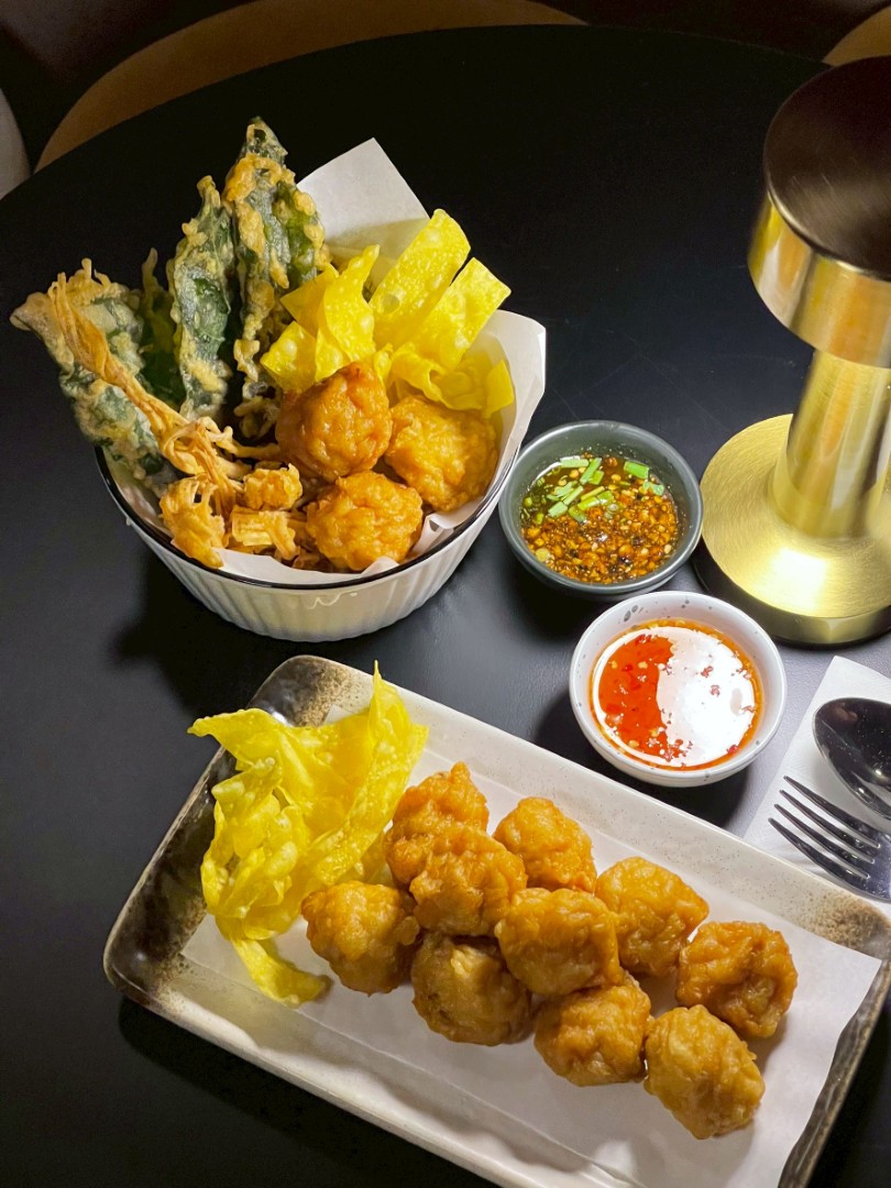 Saloon Ari Sip & Dine for 2 People