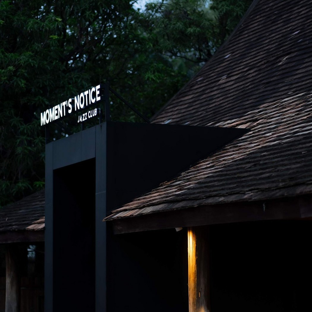 Moment's Notice Jazz Club (Chiang Mai) 1 Dishes with Free Flow Wine (90 Mintues) 