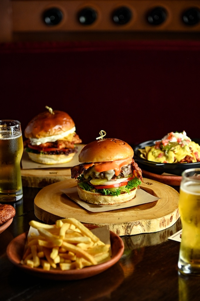 The Governor Bangkok At Hilton Bangkok Grande Asoke Drink & Dine for 2 Person