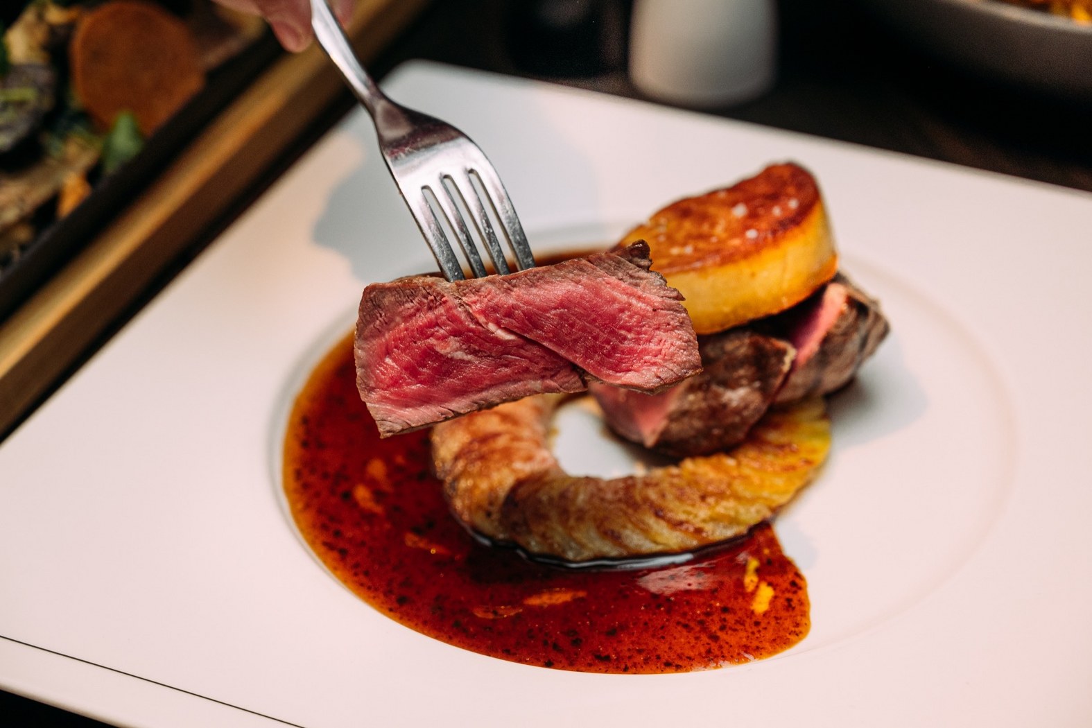 RIB ROOM & BAR Steakhouse The Landmark Bangkok  RIB ROOM 🥩🎖PREMIUM BEEF Set Menus 22 Menus for 4 People w/Drinks
