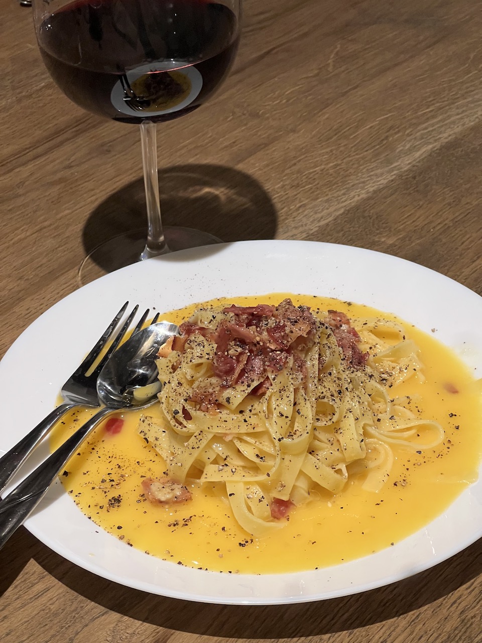Utopia Bangkok 1 Dish with Free Flow Alcoholic Wine By Glass (90 Minutes)