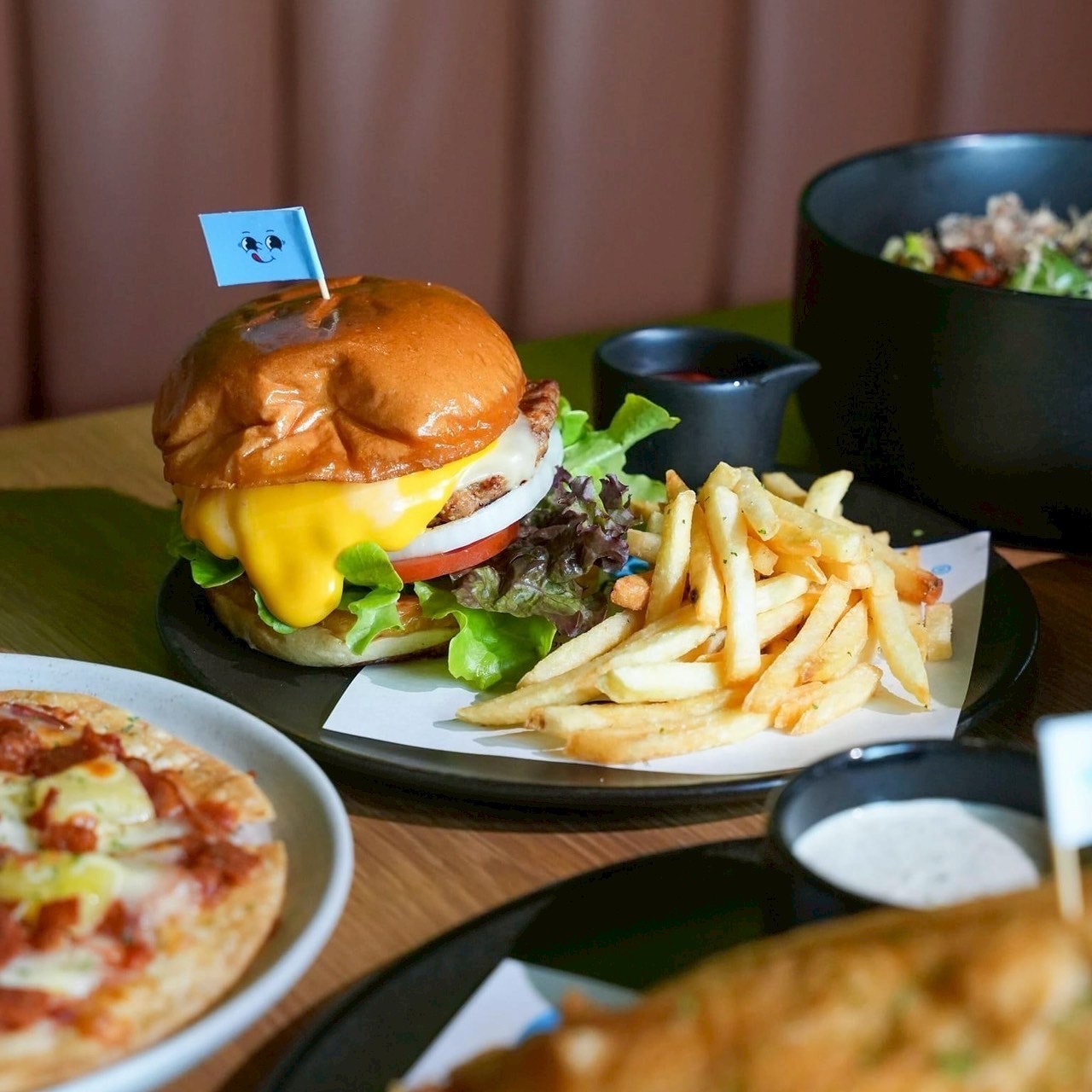 Vegas Cafe & Gallery Sharing Set for 4 People