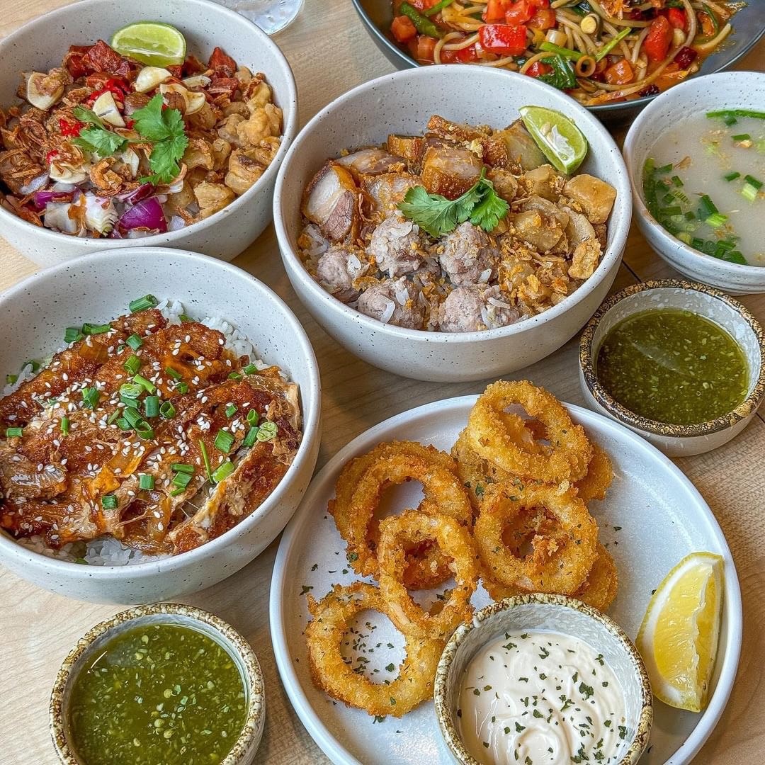 Than Rice Bowl & Coffee Komfort Place Ratchayothin Sharing Set for 3 People