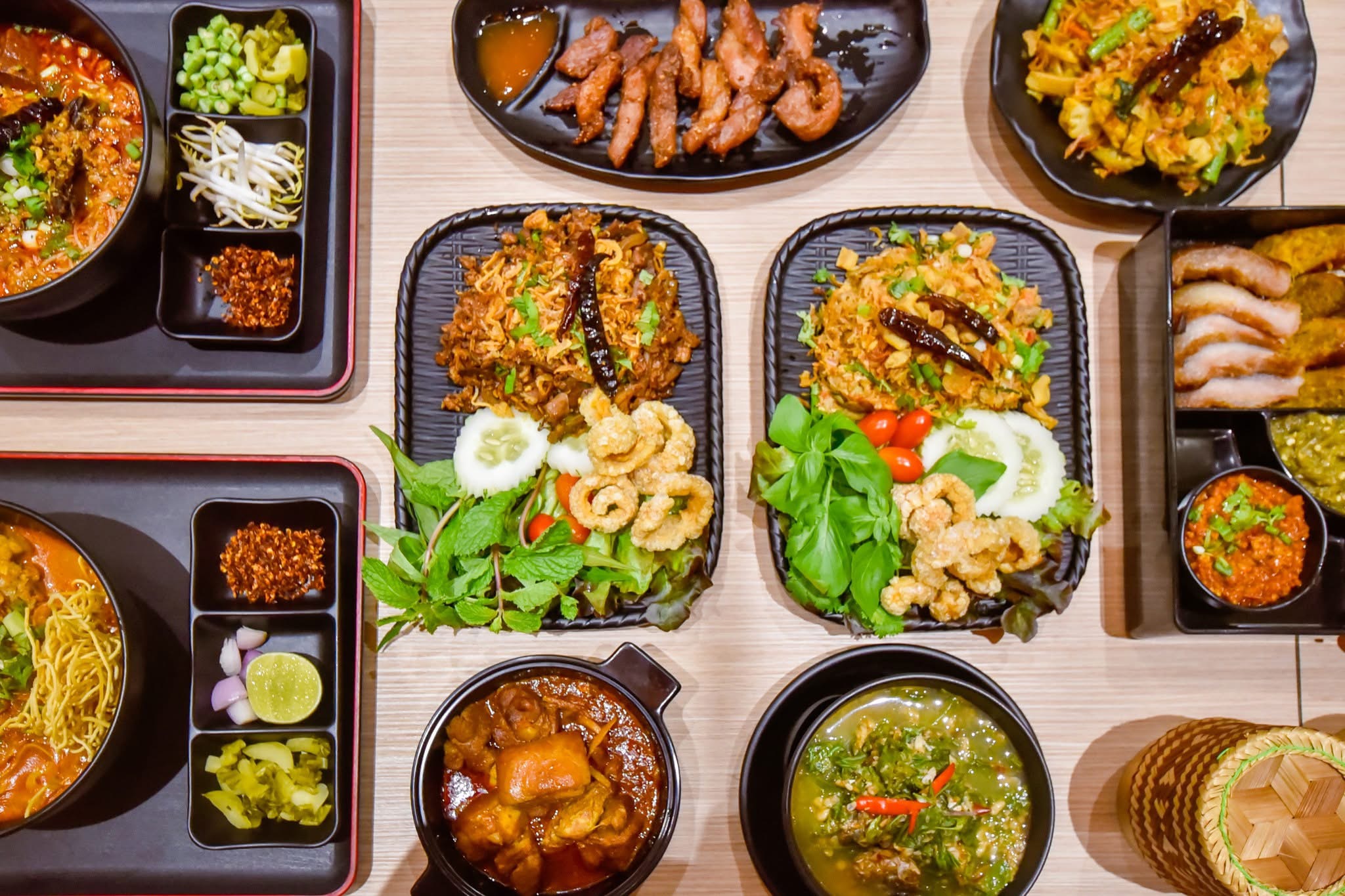 Eatter A-Han Khon Muang  Sharing Set for 4 People