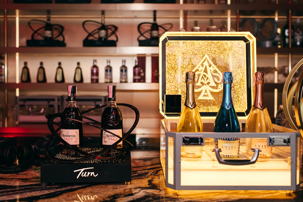 Turn Ekkamai Set B : 1 Dish with Free Flow Wine by Glass (3 Hours)