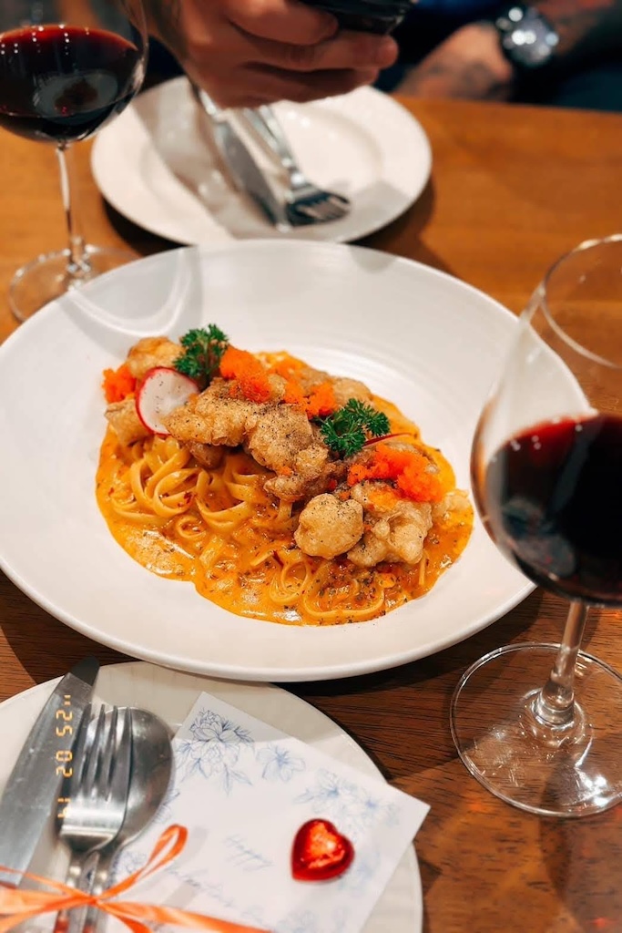 Whole Gain Changmoi (Chiangmai) Sharing Set for 2 People with Wine by Bottle