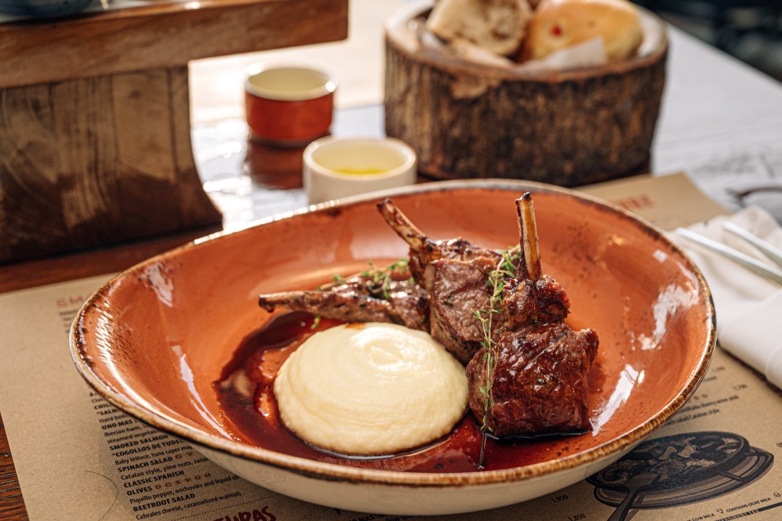 UNO MAS at Centara Grand Central World 3 Dishes With 1 Bottle of Wine for 4 People 