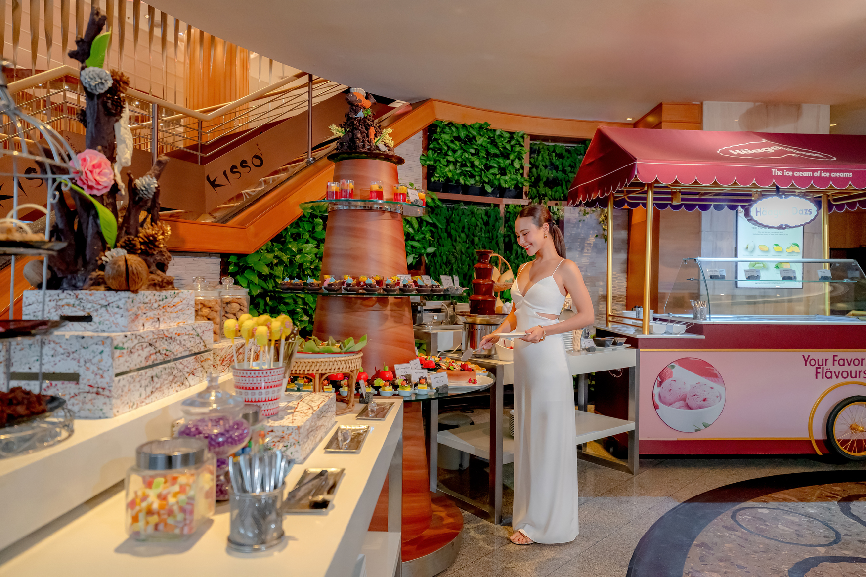 Seasonal Tastes The Westin Grande Sukhumvit Celebrating Set: Sunday Family Brunch 2 persons + 1 Bottled of Selected Red, White, or Sparkling Wine ✨