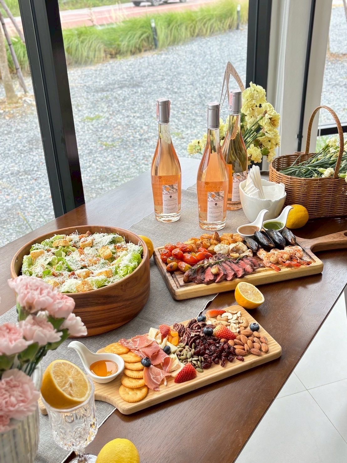 Wine DE' Suu  Sip & Dine for 2 People 