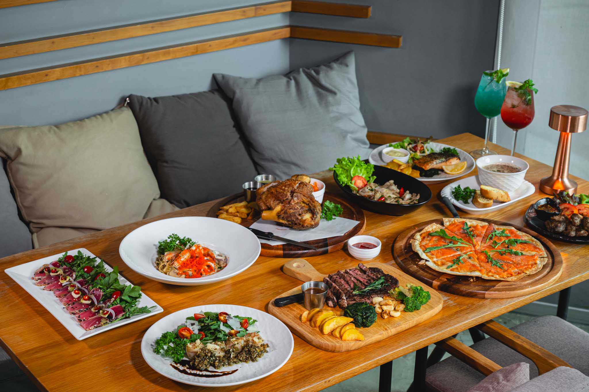 Makin bar & restaurant Premium Set for 4 People