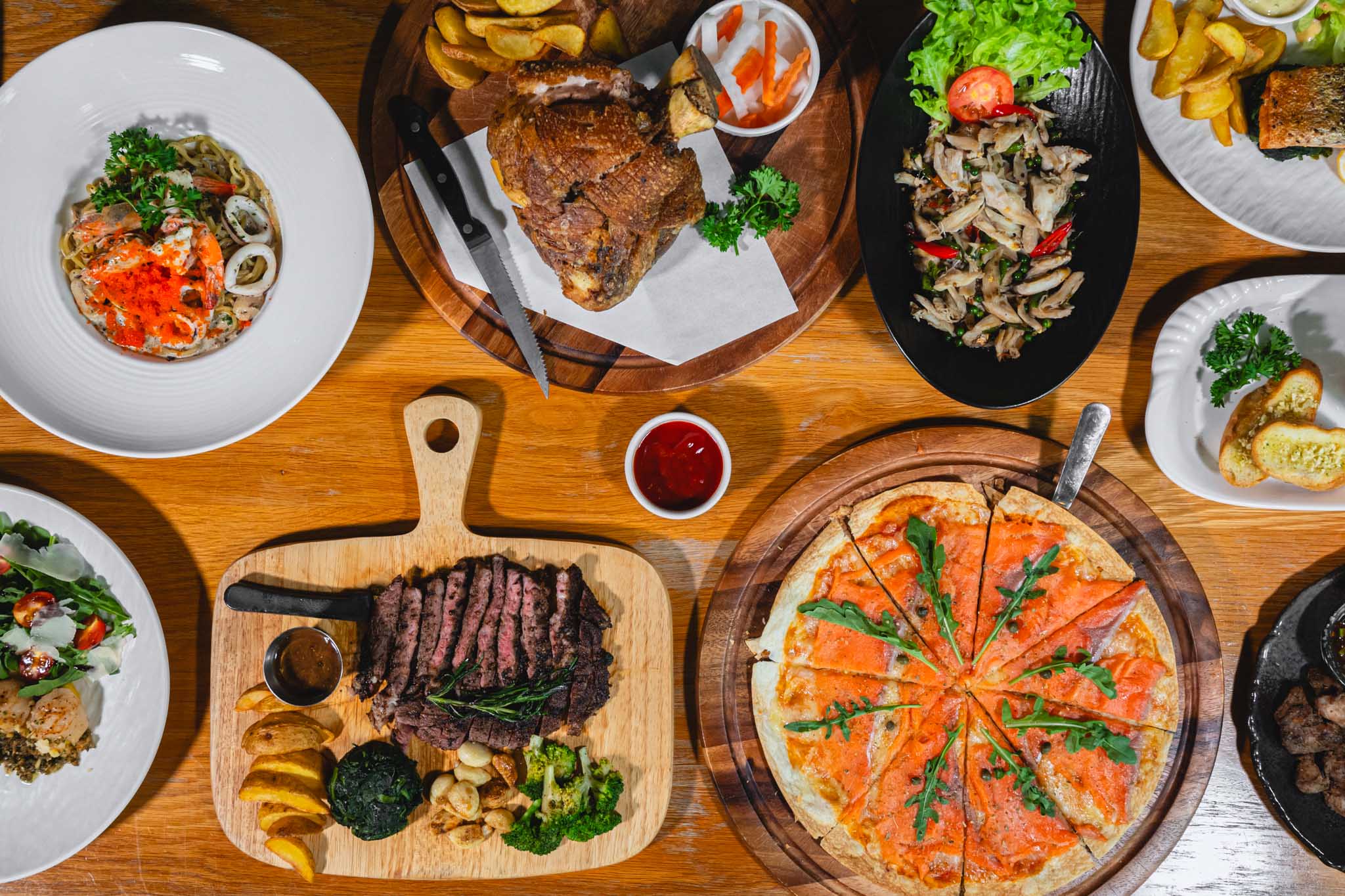 Makin bar & restaurant Sip & Dine for 4 People