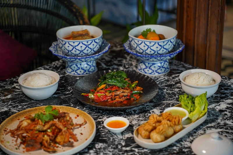 PING PIMAN Amdaeng by NJOY Prestige Hotel Sharing Set for 3 People