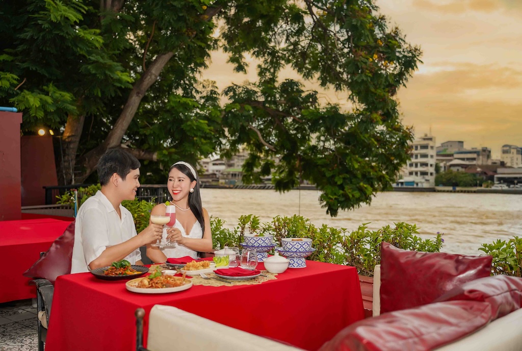 PING PIMAN Amdaeng by NJOY Prestige Hotel Sharing Set with Wine by Bottle for 3 People