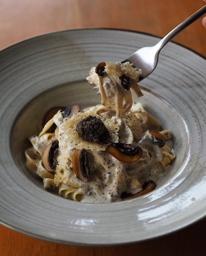 Alice’s Dining Hall Sip & Dine for 2 People