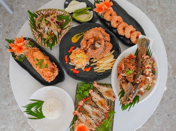 Morning Moon Cafe & Restaurant Sharing Set for 4 People