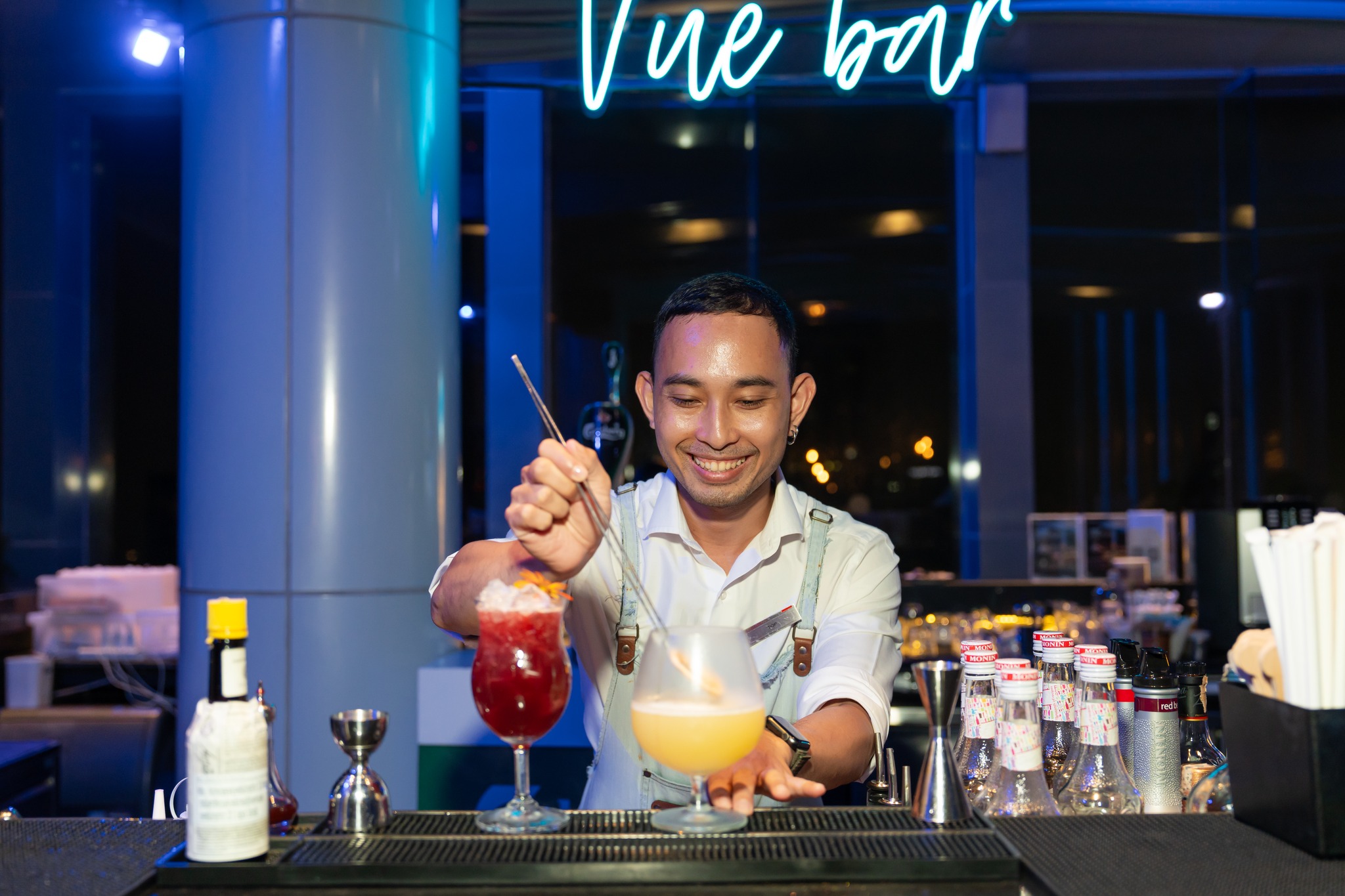 The Vue Bar Rooftop at Mercure Bangkok Sukhumvit 24  New Year: Free Flow Alcoholic Drink 90 Mins 🎆🥂