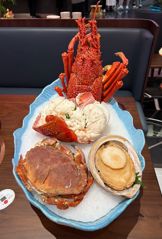 อี้หลู่หลินเซียง Sharing Set for 3 People