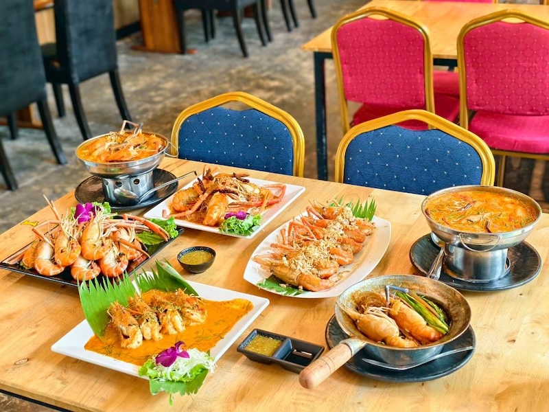 Krua Khun Aun Café – Food & Beverages Sharing Set for 4 People
