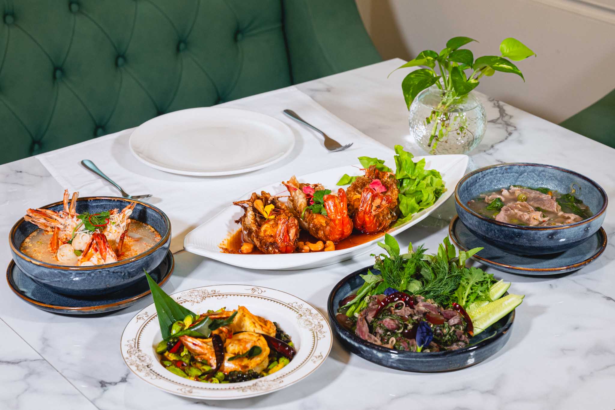 Khao Ekkamai  Khao Signature Lunch Set with Drinks for 3 People 