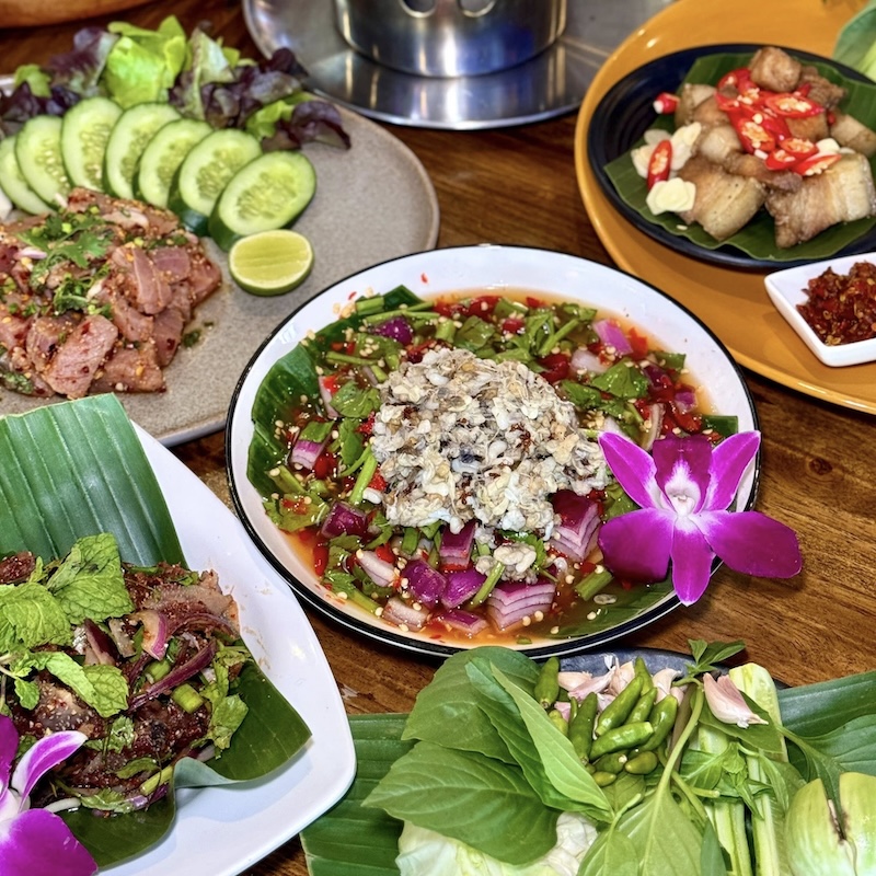 อีสานเด้อ By Guzadrift Sharing Set for 3 People