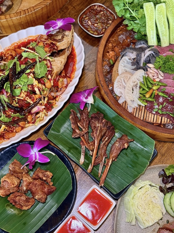 อีสานเด้อ By Guzadrift Sharing Set for 4 People