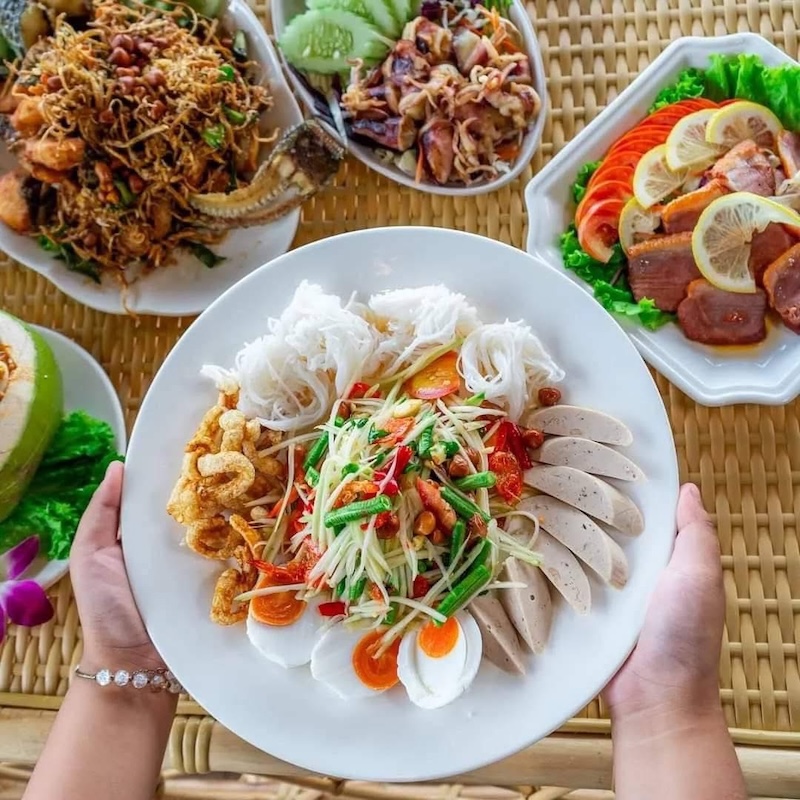 Ruk Num Cafe (Nakhon Pathom) Sharing Set for 3 People