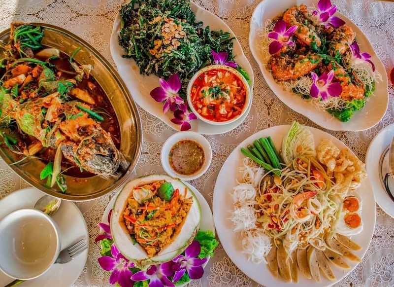 Ruk Num Cafe (Nakhon Pathom) Sharing Set for 4 People