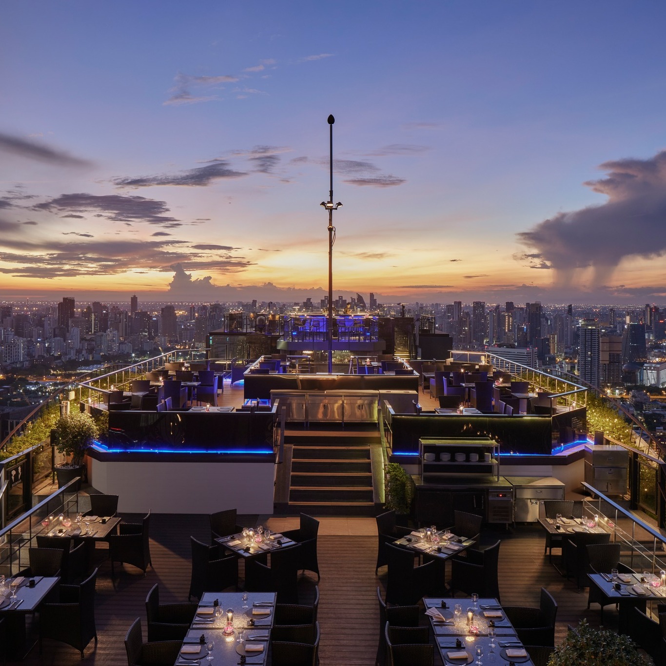 Vertigo Rooftop Banyan Tree [Dec. 24 & 25] Christmas Eve & Day : 5 Course Set for 1 Person
