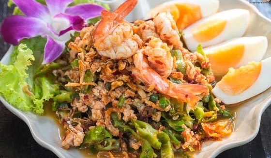 KruaSiam-Sathorn Sharing Set for 3 People