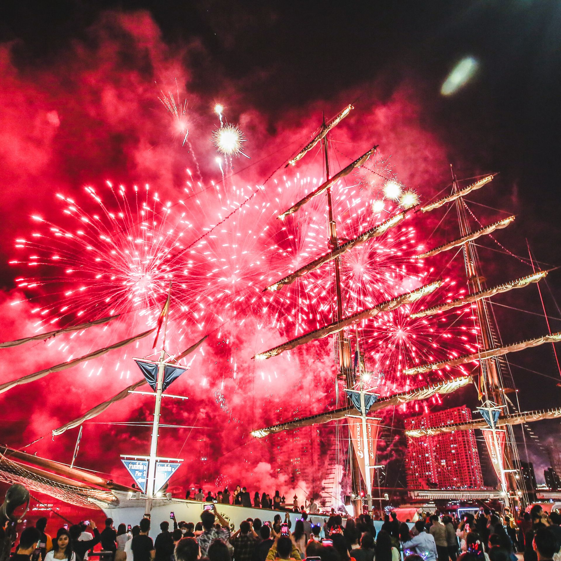 Sirimahannop Asiatique The Riverfront Celebrate: 2 Dishes & 6 Drinks or 1 Bottle of Wine For 4 People (22-30 December 2025) 🎆🎊