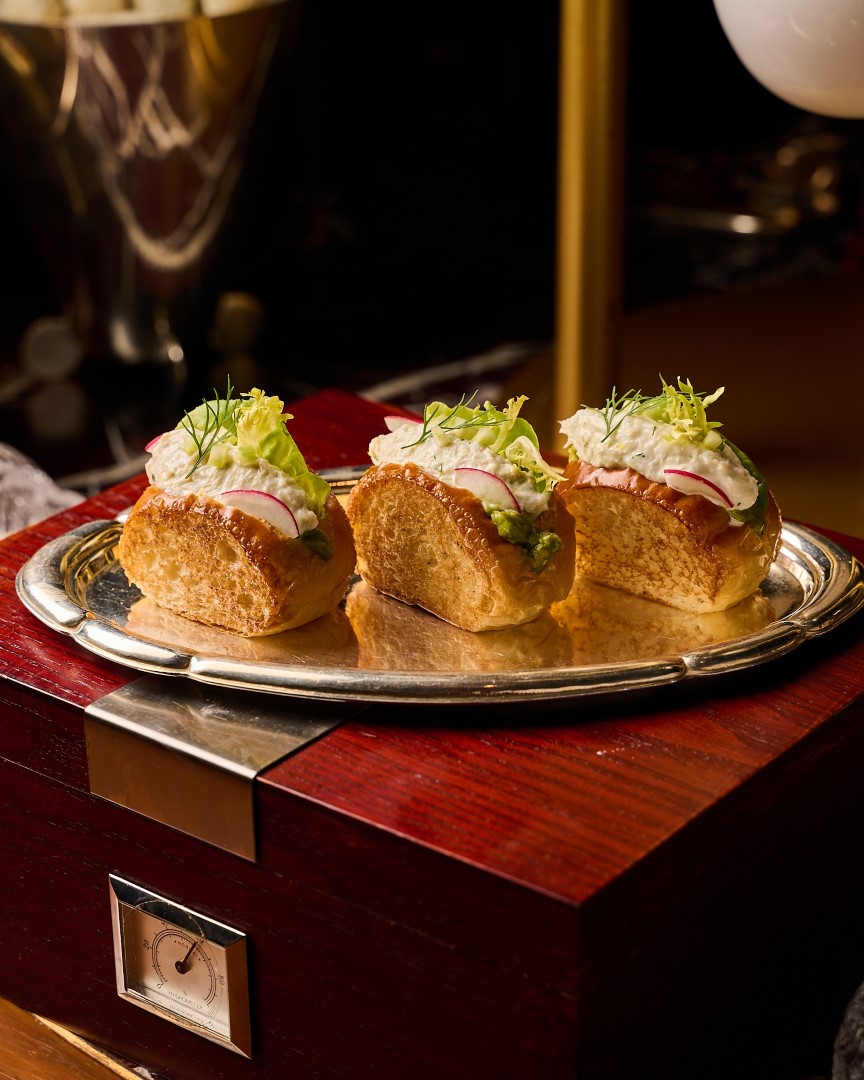 Lennon's at Rosewood Bangkok Sharing Set for 2 People with 4 Alcohol Drinks