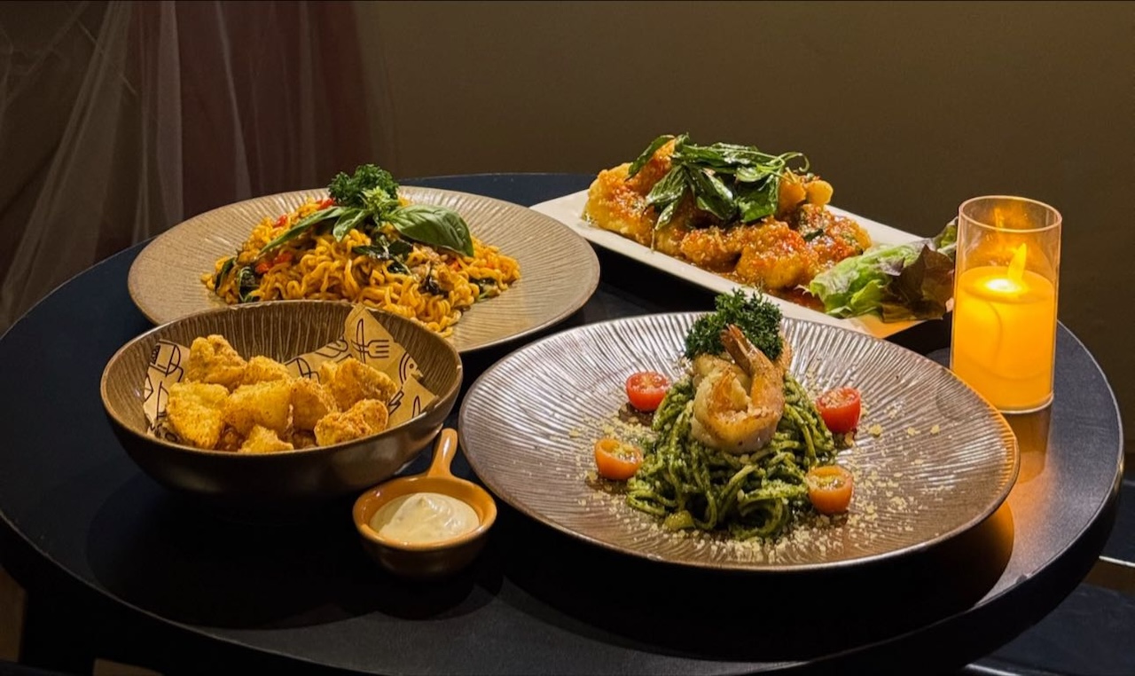 Famust.cnx (Chiang Mai) Sharing Set for 3 People