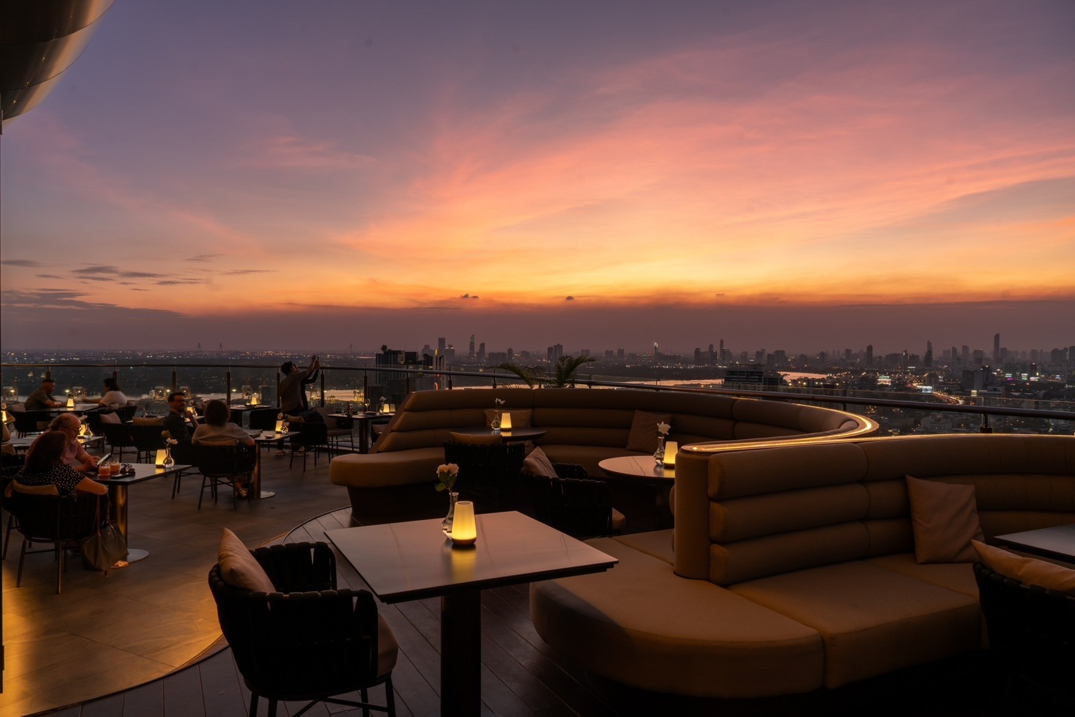 ซีเอโล สกาย บาร์ แอนด์ เรสเตอรองท์ รูฟท็อป Starlight View with 2,000 F&B Credits 