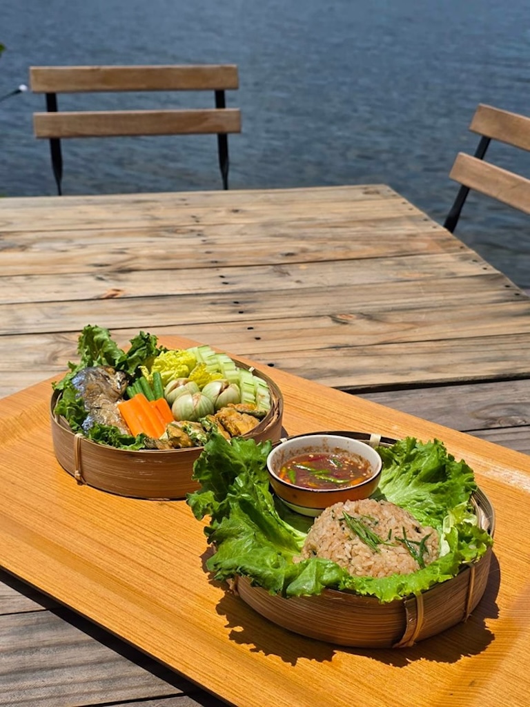 Baan Mhee Rim Nam (Samut Sakhon) Sharing Set for 4 People