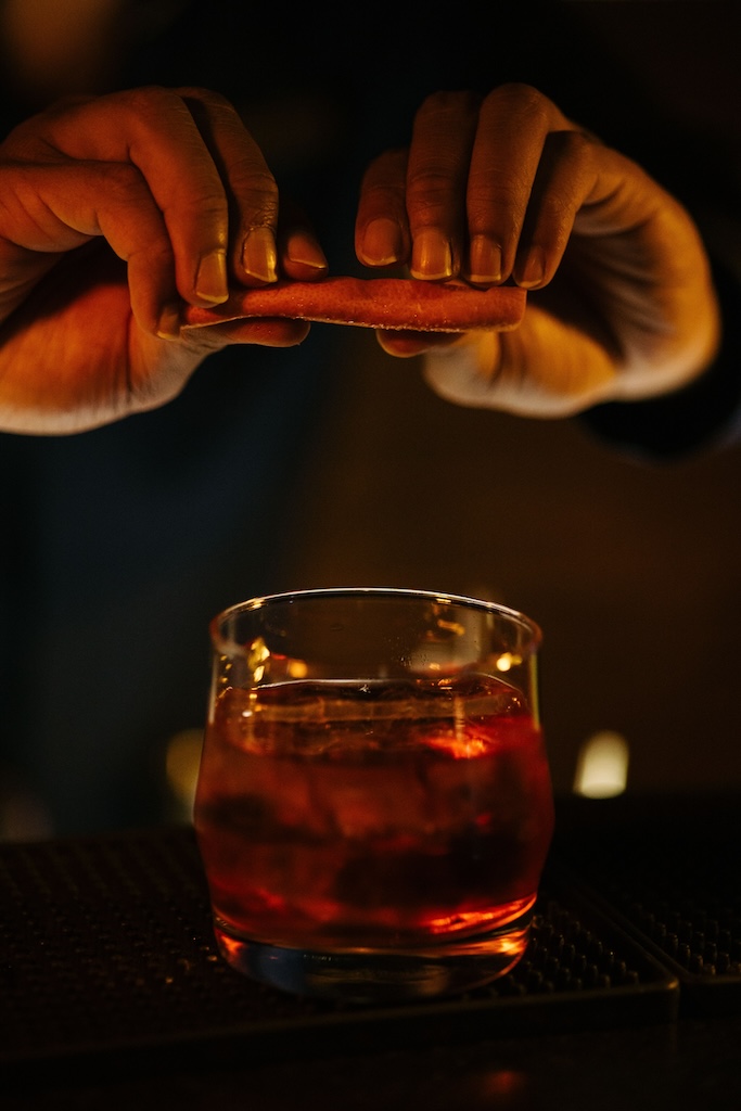 อะไรซ์ รูฟท็อป บาร์ แอท อมานอร์ โฮเทล เชียงใหม่ Sip & Dine for 4 People