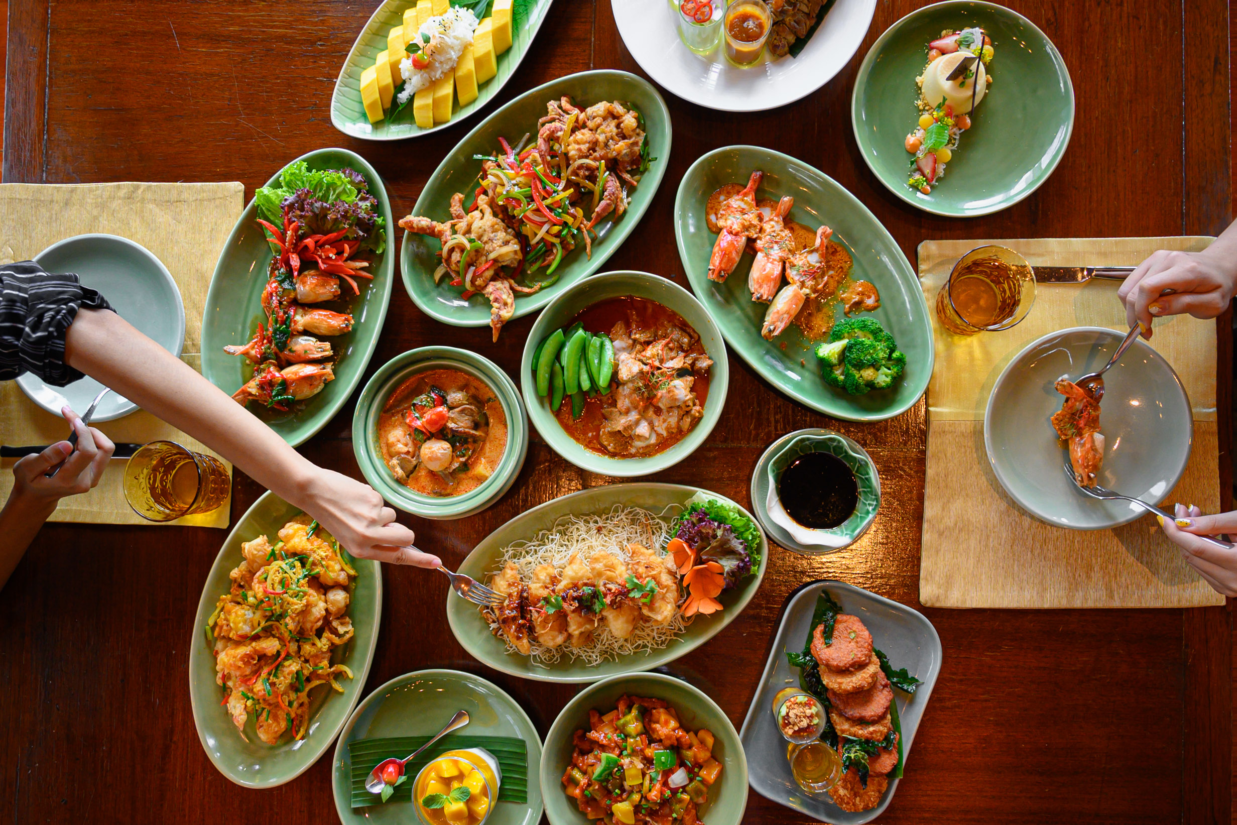 Thara Thong Royal Orchid Sheraton Sharing Set for 3 people w/ 1 Drink per Person