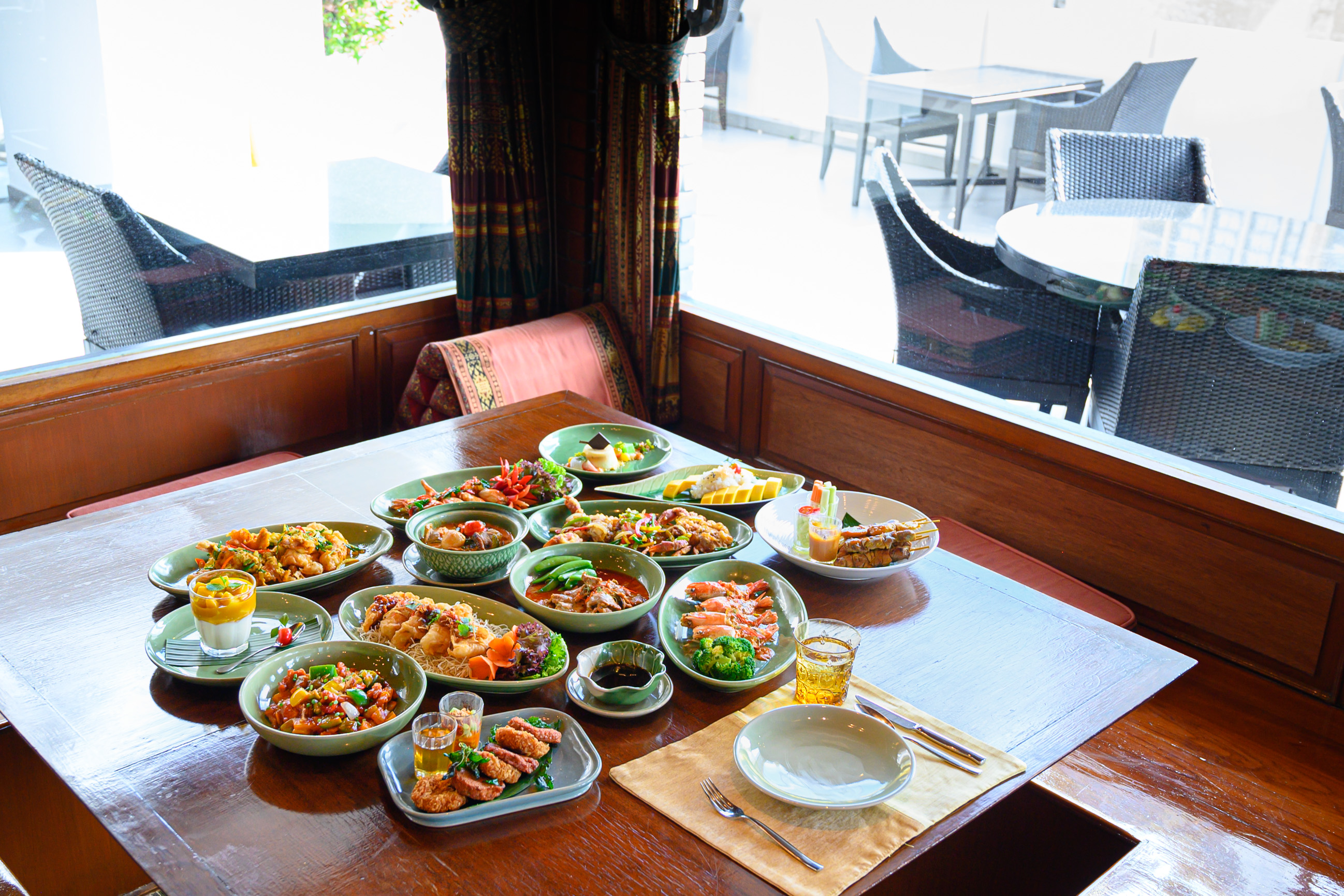 Thara Thong Royal Orchid Sheraton Sharing Set for 2 people w/ 1 Drink per Person (Premium Menu)