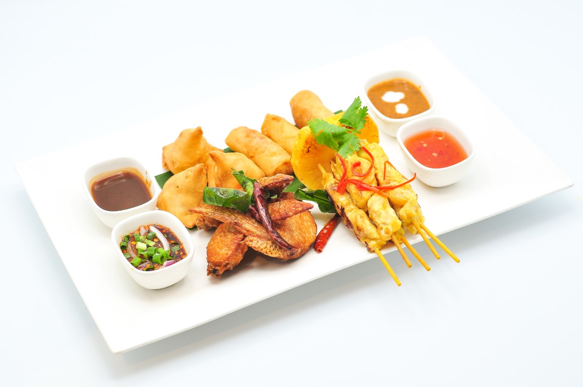 Uzzie Restaurant by Maitria Mode Sukhumvit 15 Sharing Set for 4 Persons [8 Alcoholic Drinks]