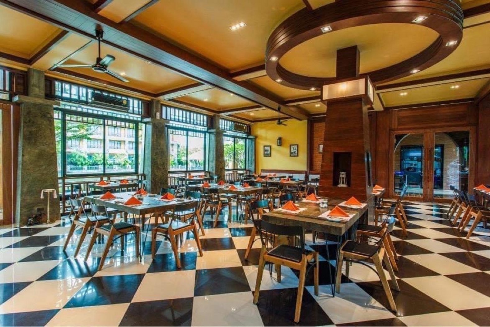 De l'amour Restaurant at Hotel de l'amour (Buriram) Sharing Set for 2 Persons
