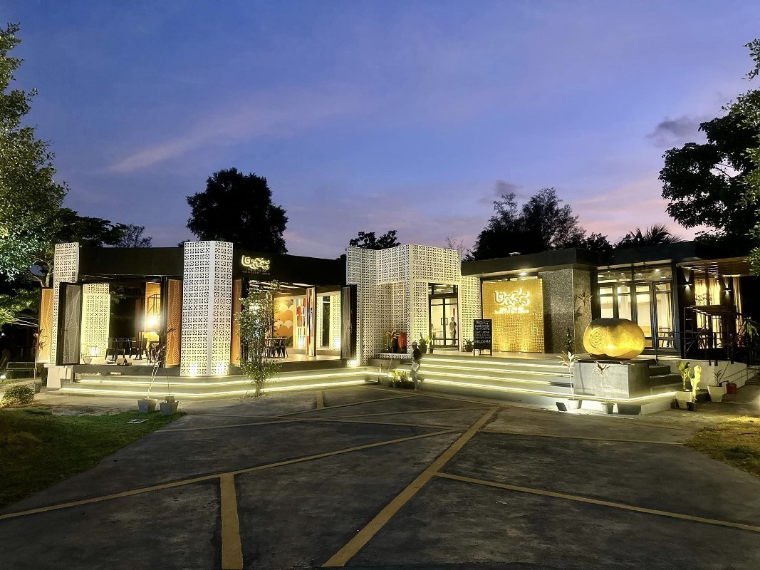 Zong Zi Pad Pad Rustic Cuisine • Lounge (Koh Chang) 1 Dish + Free Flow Cocktail 90 Mins