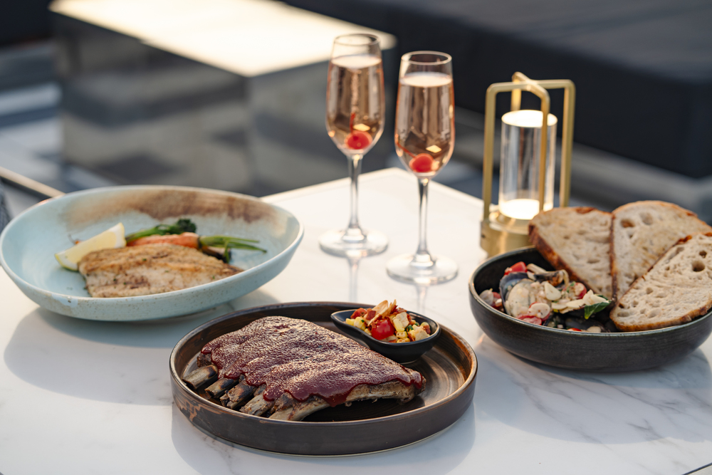 Top Knot Rooftop Bar & Restaurant at Hotel Once Bangkok Premium Set for 2 People