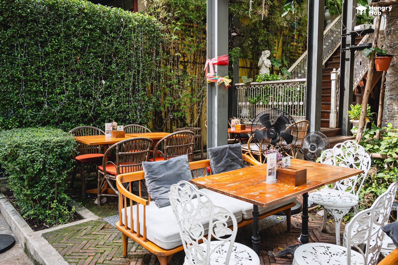 Botanic Backyard Bar & Restaurant Sip & Dine for 2 People