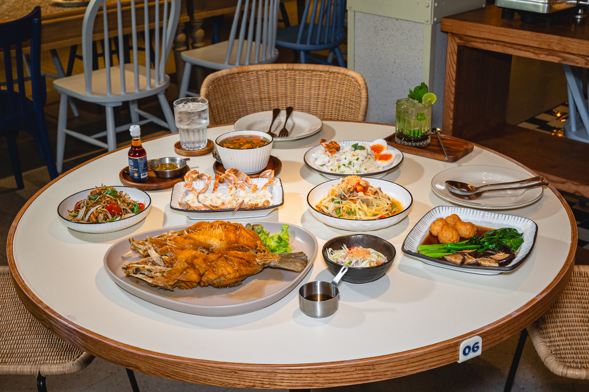 แหลมเจริญ ซีฟู้ด เอกมัย Sharing Set for 1-3 People (Only Ekkamai Branch)