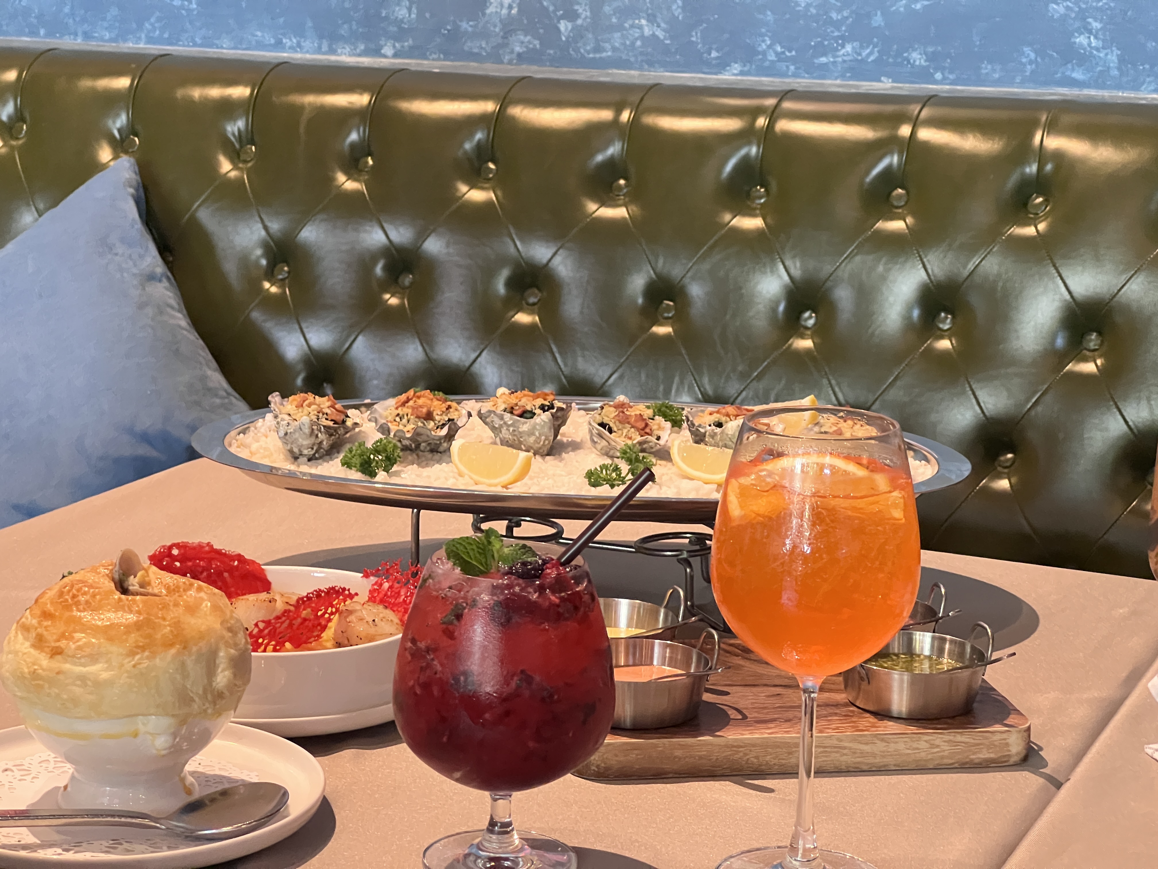 4 Garçons Sharing Set for 2 People