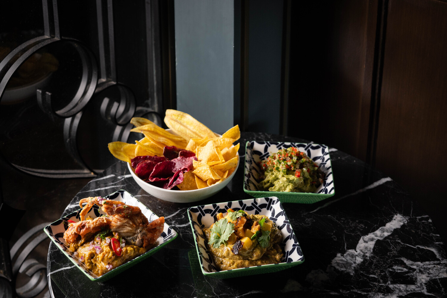 Mojjo Rooftop Lounge & Bar Skyview Hotel 3 Dishes & Free Flow Non-Alc. Drinks (90 Mins)